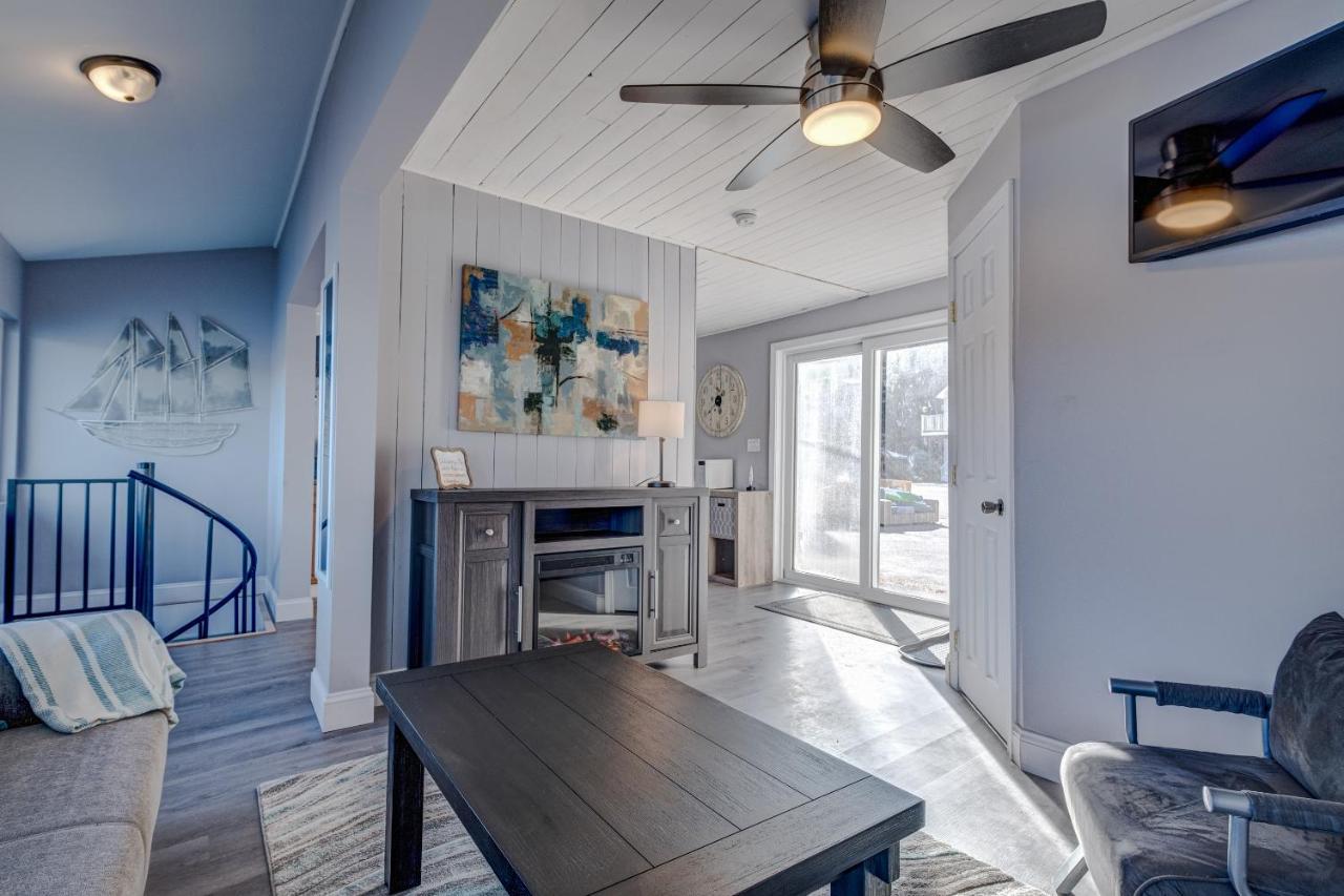 Modern Winnipesaukee Lake Front Retreat * Alton